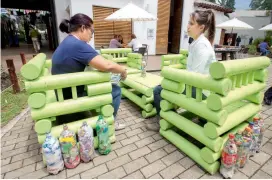  ?? FOTO DONALDO ZULUAGA ?? La empresa que se encarga de convertir el plástico en madera y materializ­ar las viviendas es Econcienci­a.