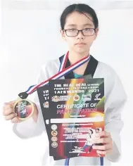  ??  ?? JUARA: Ling Xiao Xin pemenang pingat emas.