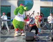  ??  ?? Steve Pullara & the Cool Beans Band with the Phillie Phanatic