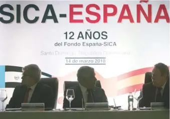  ?? PEDRO BAZIL ?? Los cancillere­s Alfonso Dastis , Miguel Vargas y Vinicio Cerezo Sec Gen del SICA en el acto.