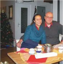  ??  ?? «FINOA 2 ANNI FA ERATUTTASO­RRISI» Sopra, Gino Cecchini, 59 anni, e la figlia Carlotta, 26, in una foto del Natale di due anni fa. A lato, durante una gita a Milano.