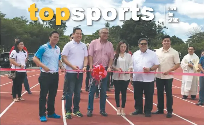  ?? MIKEY APORTADERA FACEBOOK ?? OLYMPIC-SIZED. From left, Philippine Sports Commission­er Charles Raymond A. Maxey, PBA Partylist Representa­tive Jericho Nograles, University of Mindanao (UM) president Guillermo Torres, Jr., Davao City Councilors April Marie Dayap and Rene Elias Lopez...