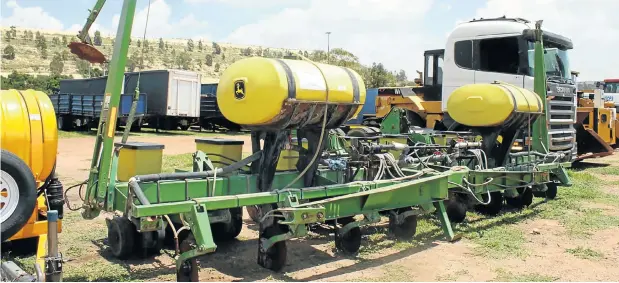  ??  ?? The big-ticket yellow-metal constructi­on equipment that PVA is bringing under the hammer on Tuesday includes this Hyundai R210-7 excavator.