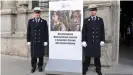  ??  ?? Solidarity poster in Italy for marines detained in India