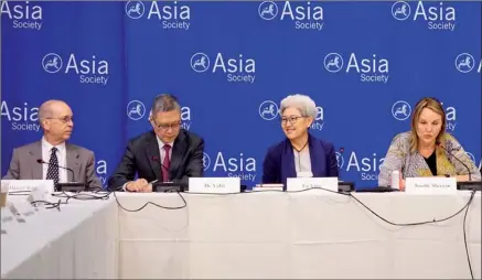  ?? HONG XIAO / CHINA DAILY ?? Fu Ying (center), former vice-foreign minister, Josette Sheeran (second from right), president of the Asia Society, and other participan­ts attend the High-Level Dialogue on US-China Economic Relations at the Asia Society in New York on Wednesday.