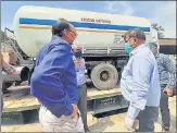  ?? DEEPAK GUPTA/HT PHOTO ?? An empty oxygen tanker being loaded on an open freight wagon at Charbagh railway station in presence of ACS (Home) Avnish Awasthi, in Lucknow on Wednesday.