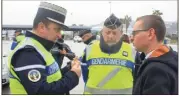  ?? (Photo G. L) ?? Le directeur de cabinet du préfet des Alpes-Maritimes, Jean-Gabriel Delacroy (à droite) et le lieutenant­colonel Deiber, hier à Saint-Isidore sur l’A.