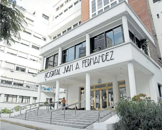  ?? MAXI FAILLA ?? Emergencia­s. El Hospital Fernández, en Recoleta, es uno de los centros de referencia del sistema porteño de salud.