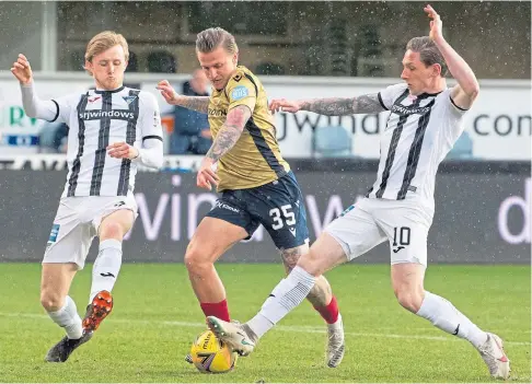  ??  ?? RIVALS CLASH: Pars pair Ewan Henderson, left, and Declan Mcmanus combine to thwart Jason Cummings.