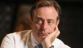  ?? FOTO JAN VAN DER PERRE ?? Bart De Wever zei “aan de lopende band agenten te moeten ontslaan vanwege drugsgebru­ik”.