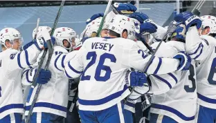  ?? PERRY NELSON • USA TODAY SPORTS ?? The Toronto Maple Leafs celebrate a
4-0 win over the Edmonton Oilers at Rogers Placeon Saturday.