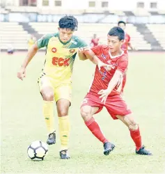  ??  ?? Sabah striker Hamran Peter (right) vies for the ball with a Kedah player in the President’ Cup Group A match at the Likas Stadium yesterday. Kedah won the match 1-0. – Photo courtesy of Freddie Anthony Jacob