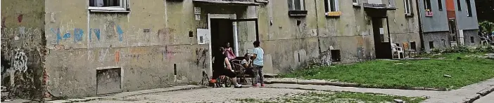  ?? Foto: Alexandr Satinský, MAFRA ?? Nebezpečné Ghetto v centru Karviné dokresluje problémy města, které trápí chudoba.