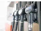  ?? FOTO: DPA ?? Der ADAC hat die Preise praktisch aller Tankstelle­n verglichen.