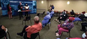  ?? PHOTOS BY EBONY COX / MILWAUKEE JOURNAL SENTINEL ?? Scott Hedding, middle, and LouNaeha Young, the girlfriend of Solomon Deloach III, reflect on the life of Deloach III in front of his coworkers and the impact he has made on them and at Aurora St. Luke's Medical Center.