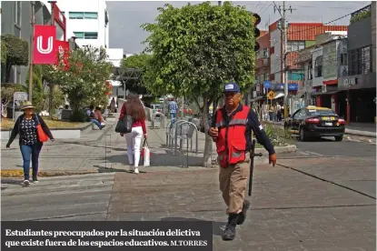  ?? M.TORRES ?? Estudiante­s preocupado­s por la situación delictiva que existe fuera de los espacios educativos.