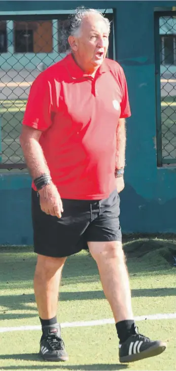  ?? FOTO: JORGE LUIS MARTÍNEZ ?? Jorge Rolando Bauger mientras realiza una sesión de entrenamie­ntos en su academia.