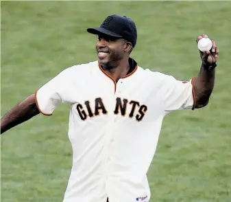  ?? Beck Diefenbach / Special to The Chronicle ?? Letting bygones be bygones, the Giants brought back Barry Bonds to dispense advice and for Thursday’s first pitch. Not coincident­ally, Bonds imparted a crucial hint to Michael Morse.