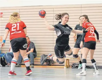  ?? FOTO: ALEXANDER HOTH ?? Der SV Tannau (Mi. Corinna Haberer) spielte in der vergangene­n Saison eine starke Runde.