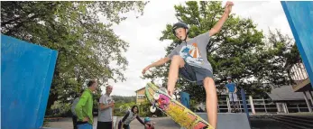  ?? SYMBOLFOTO: ARCHIV ?? Schulkinde­r wünschen sich eine Skaterbahn für Weigheim.