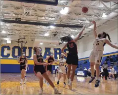  ?? PETE BANNAN — MEDIANEWS GROUP ?? Springfiel­d’s Alexa Abbonizio, right, goes to the basket against Harriton’s Annie Aspesi in the second half of the District 1 Class 5A title game. The Cougars went on to to a 46-39 win, the first banner won in their new gym.