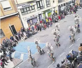  ?? EL PERIÓDICO ?? Uno de los desfiles celebrados en las pasadas fiestas de 2023.