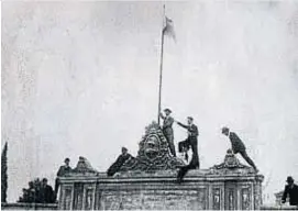  ??  ?? Invierno de 1918. Los estudiante­s de la UNC lanzan un grito al mundo.