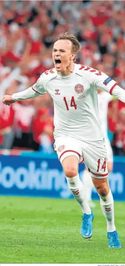  ?? WOLFGANG RATTAY / EFE ?? Damsgaard festeja su gol a Rusia.