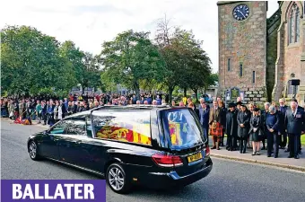  ?? ?? BALLATER
First crowds: Mourners in the village near Balmoral pay their respects