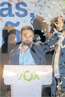  ?? REUTERS ?? Conforme. Santiago Abascal, líder de Vox, saluda en Madrid.