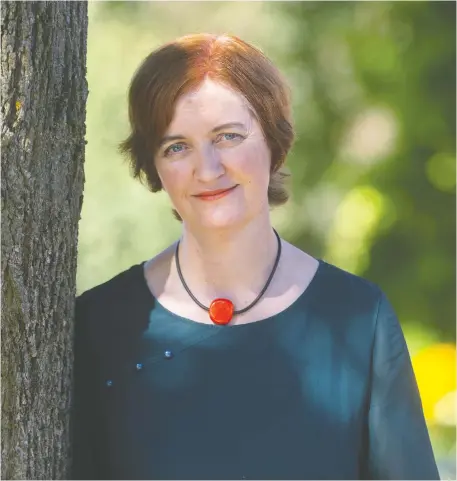  ?? MIKE HENSEN ?? London, Ont.-based author Emma Donoghue drew on her own experience­s living in Nice, France, while writing her latest novel, Akin.