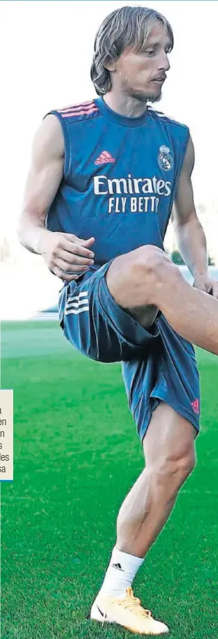  ??  ?? Modric, ayer, durante un ejercicio del entrenamie­nto del Madrid.