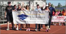  ??  ?? LVJUSD superinten­dent and Livermore mayor join staff members at the LVEF Walk for Education.