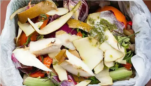 ?? ?? Le tri des déchets alimentair­es est désormais obligatoir­e pour les ménages français.