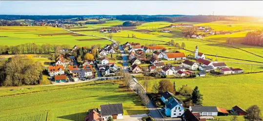  ?? ?? Menschen ziehen einen Umzug in ländliche Regionen in Betracht, weil sie sich eine höhere Lebensqual­ität und mehr Platz wünschen