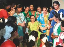  ?? ?? ■
Using hand gestures and foot taps, Ketaki Hazra taught the nuances of Kathak to girls, homemakers and profession­als.