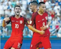  ?? THE ASSOCIATED PRESS ?? The United States’ Bobby Wood, right, celebrates with teammates after scoring the game-tying goal against Honduras on Tuesday in San Pedro Sula, Honduras.