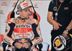  ??  ?? Jorge Lorenzo en el box de Honda durante un gran premio en 2019.