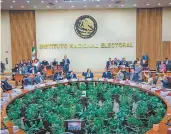  ??  ?? La decisión de la Junta General Ejecutiva del INE de aplicar un Manual de Remuneraci­ones será combatida por diputados.