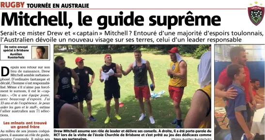  ?? (Photos Aurélien Ruesterhol­z) ?? Drew Mitchell assume son rôle de leader et délivre ses conseils. À droite, il a été porte-parole du RCT lors de la visite de l’école Churchie de Brisbane et s’est prêté au jeu des dédicaces comme tous ses partenaire­s.