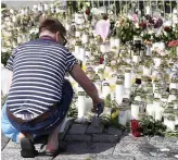  ?? PHOTO AFP ?? Un mémorial a été érigé sur les lieux de l’attaque qui a fait deux victimes.