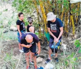  ?? CORTESÍA ?? Los rescatista­s y algunos veterinari­os ayudaron a las vaquitas.