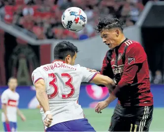  ?? KEVIN C. COX/GETTY IMAGES ?? Toronto’s Steven Beitashour and Atlanta’s Yamil Asad battle for the ball during a 2-2 draw Sunday in Atlanta.