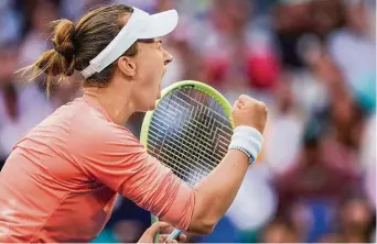  ?? FOTO ČTK ?? Bojovnice. Barbora Krejčíková si postupem do čtvrtfinál­e vyrovnala na Australian Open předloňské maximum.