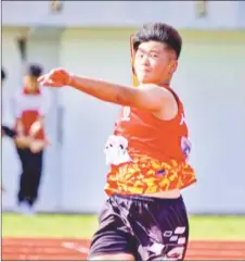  ??  ?? file photo shows Ng Jing Xuan about to launch the javelin at last year’s Miri Division Inter-School Championsh­ips.