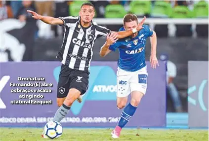  ?? VITOR SILVA / SSPRESS / BOTAFOGO ?? O meia Luiz Fernando (E) abre os braços e acabaating­indo o lateral Ezequiel