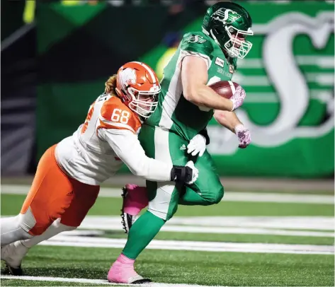  ?? TROY FLEECE/FILES ?? Zack Evans, shown returning a fumble for a touchdown against the B.C. Lions, has signed a four-year extension with the Roughrider­s.