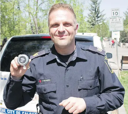  ?? ZACH LAING ?? Fausto Ricioppo, the city’s community standards sergeant, shows off a bike bell that the city will be handing out as part of its pathway safety blitz, an annual event which encourages safety standards, such as watching bike speeds and keeping dogs...