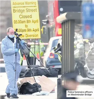  ??  ?? Police forensics officers on Westminste­r Bridge