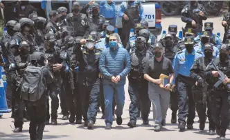  ?? ?? Un fuerte dispositiv­o de seguridad resguardó al exmandatar­io de Honduras